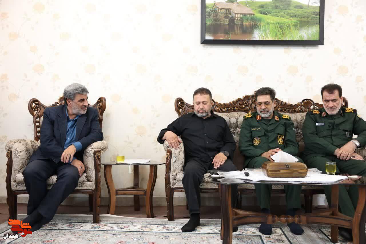 مسئولان میهمان خانواده شهید «امیرعباس درهم فروش» شدند مسئولان میهمان خانواده شهید «امیرعباس درهم فروش» شدند