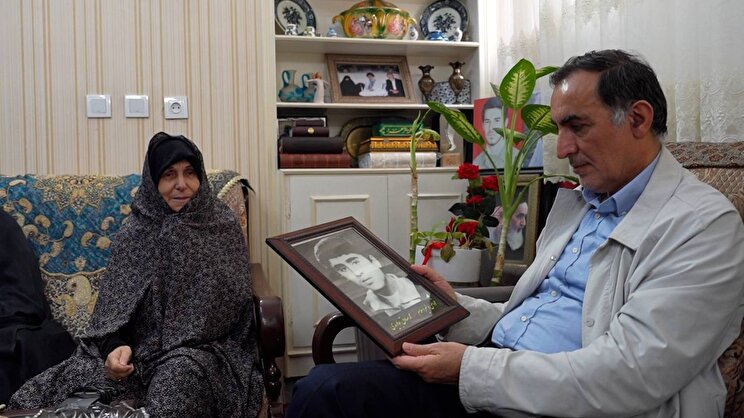 گزارش تصویری /دیدار معاون رییس جمهور و رییس بنیاد شهید و امور ایثارگران با مادر شهیدان والامقام خالقی‌پور