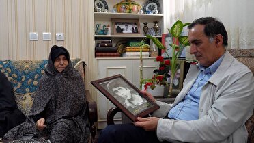 گزارش تصویری /دیدار معاون رییس جمهور و رییس بنیاد شهید و امور ایثارگران با مادر شهیدان والامقام خالقی‌پور