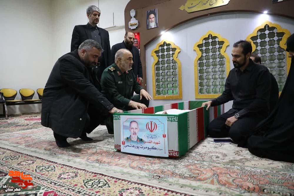 دوست دارم زمان شهادتم بگویند؛ محافظ سردار سرلشکر شهید سلامی، با خودشان پر کشید دوست دارم زمان شهادتم بگویند؛ محافظ سردار سرلشکر شهید سلامی، با خودشان پر کشید