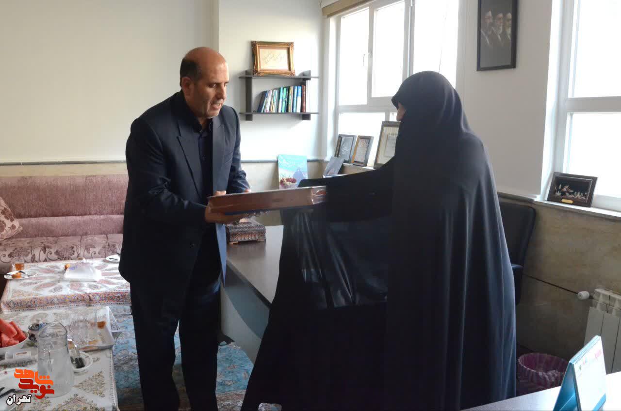 شهید شیرازی مردی بود که در سایه خدمت کرد شهید شیرازی مردی بود که در سایه خدمت کرد