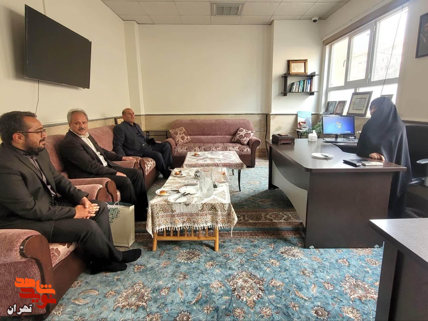 شهید شیرازی مردی بود که در سایه خدمت کرد شهید شیرازی مردی بود که در سایه خدمت کرد