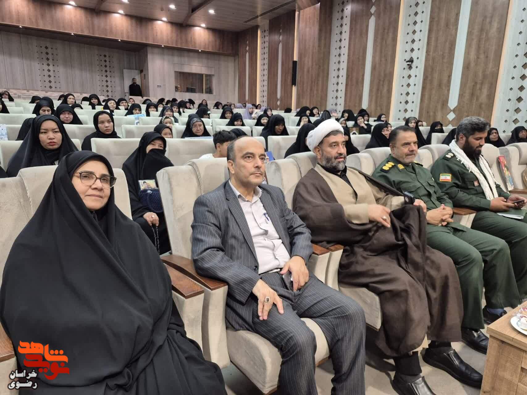 مدیرکل بنیاد شهید خراسان رضوی: یکی از ویژگیهای برجسته شهدای مدافع حرم، مظلومیت آنان و همچنین مظلومیت خانوادههای این شهداست مدیرکل بنیاد شهید خراسان رضوی: یکی از ویژگیهای برجسته شهدای مدافع حرم، مظلومیت آنان و همچنین مظلومیت خانوادههای این شهداست