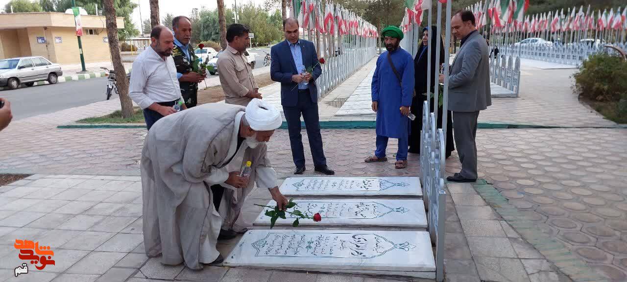 کارمندان بنیاد شهید قم به مقام شهدای مدافع حرم ادای احترام کردند کارمندان بنیاد شهید قم به مقام شهدای مدافع حرم ادای احترام کردند