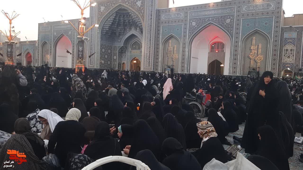 گزارش تصویری/ تصاویری از حضور دلدادگان و عاشقان حضرت امام رضا (ع) در سوگ شهادت آن امام مهربانیها گزارش تصویری/ تصاویری از حضور دلدادگان و عاشقان حضرت امام رضا (ع) در سوگ شهادت آن امام مهربانیها