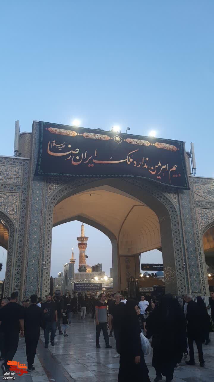 گزارش تصویری/ تصاویری از حضور دلدادگان و عاشقان حضرت امام رضا (ع) در سوگ شهادت آن امام مهربانیها گزارش تصویری/ تصاویری از حضور دلدادگان و عاشقان حضرت امام رضا (ع) در سوگ شهادت آن امام مهربانیها