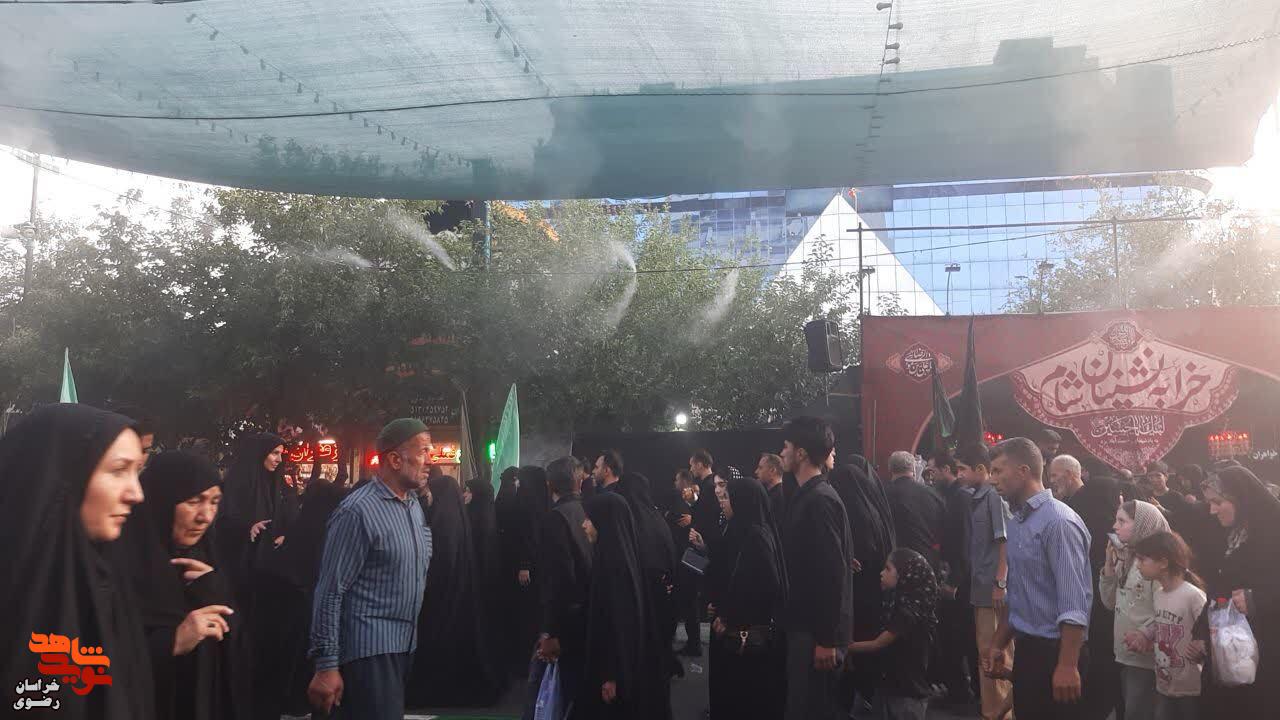 گزارش تصویری/ تصاویری از حضور دلدادگان و عاشقان حضرت امام رضا (ع) در سوگ شهادت آن امام مهربانیها گزارش تصویری/ تصاویری از حضور دلدادگان و عاشقان حضرت امام رضا (ع) در سوگ شهادت آن امام مهربانیها