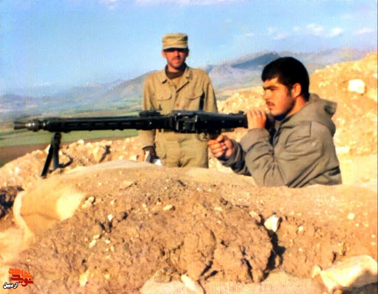 از ملت مبارز میخواهم پشتیبان امام امت باشند از ملت مبارز میخواهم پشتیبان امام امت باشند