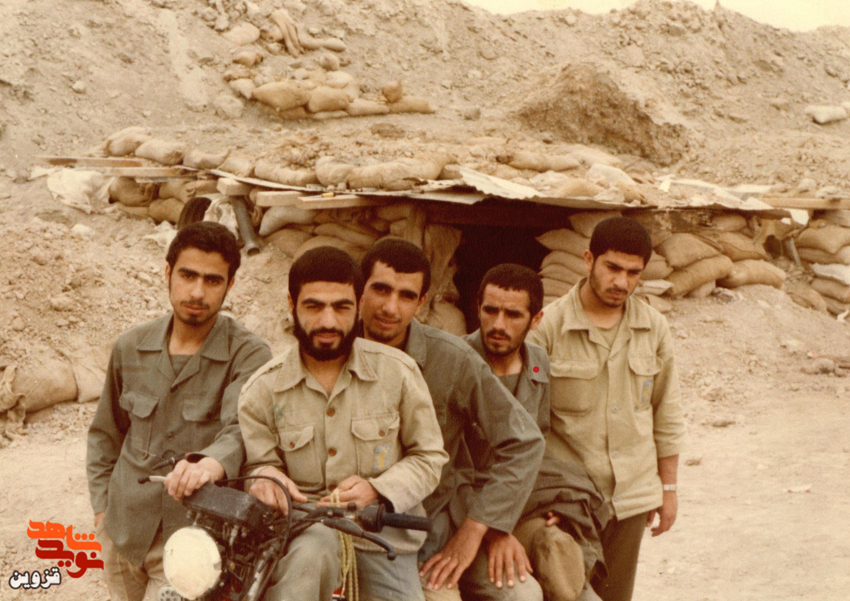 از ۸۰ ماه اسارت تا جنگهای ۱۲ و ۴۰ روزه/ روایت فرمانده آزادهای که تسلیم نشد از ۸۰ ماه اسارت تا جنگهای ۱۲ و ۴۰ روزه/ روایت فرمانده آزادهای که تسلیم نشد
