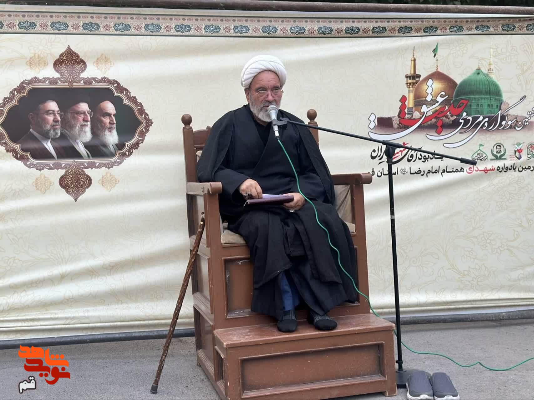 آموختن و آموزش علوم آلمحمد(ص)، امر اهلبیت(ع) را احیا میکند آموختن و آموزش علوم آلمحمد(ص)، امر اهلبیت(ع) را احیا میکند
