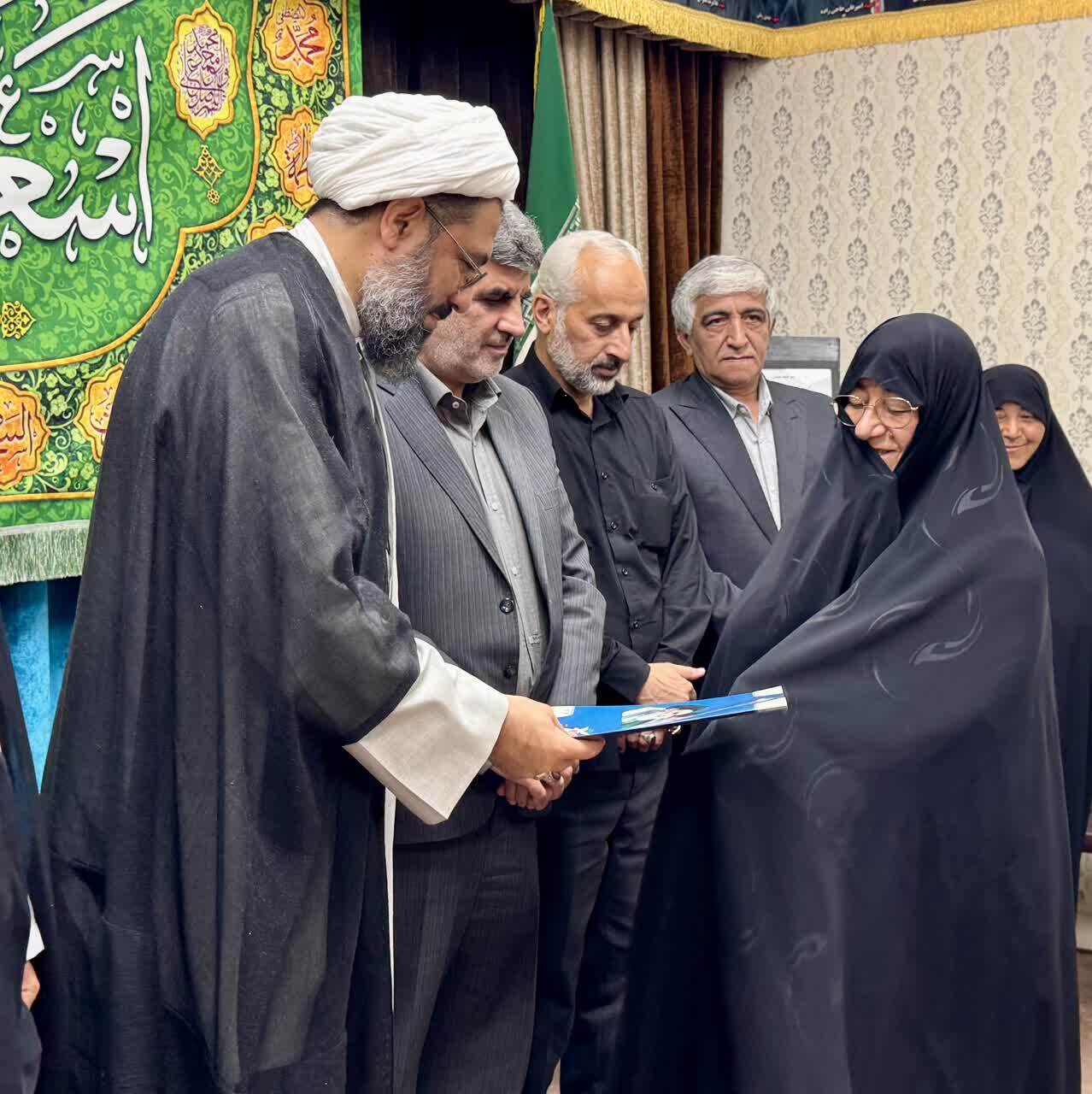 آیین تجلیل از خانواده شهید «سید حسین علوی حسینیان» در میعادگاه نماز جمعه همدان