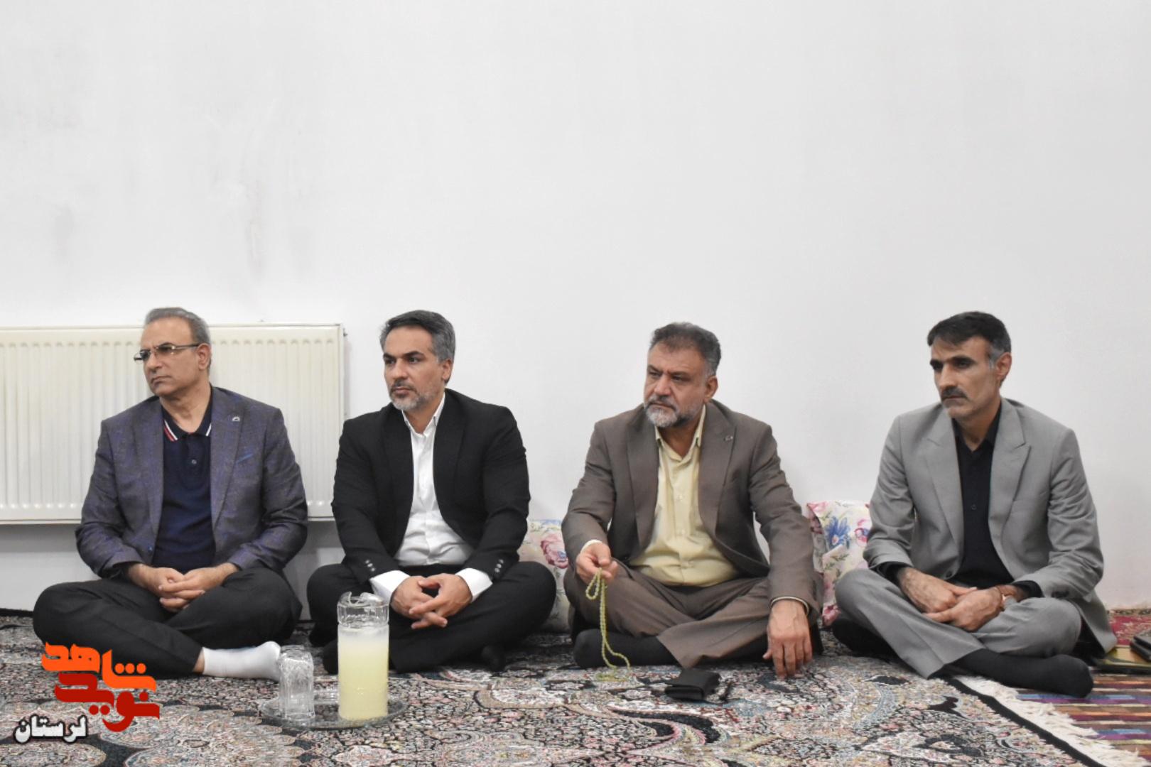 دیدار مدیرکل بنیاد شهید و امور ایثارگران لرستان با خانواده شهدای خرمآباد دیدار مدیرکل بنیاد شهید و امور ایثارگران لرستان با خانواده شهدای خرمآباد