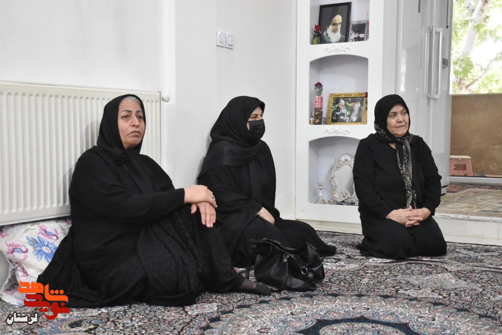 دیدار مدیرکل بنیاد شهید و امور ایثارگران لرستان با خانواده شهدای خرمآباد دیدار مدیرکل بنیاد شهید و امور ایثارگران لرستان با خانواده شهدای خرمآباد