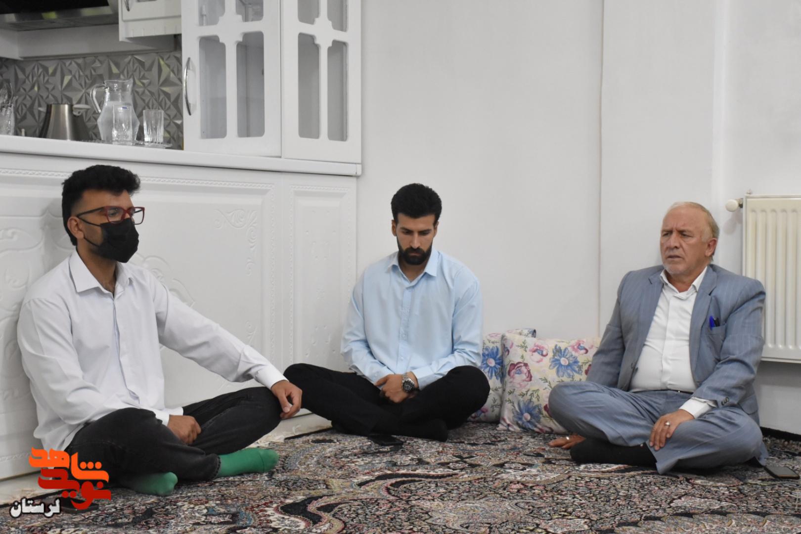 دیدار مدیرکل بنیاد شهید و امور ایثارگران لرستان با خانواده شهدای خرمآباد دیدار مدیرکل بنیاد شهید و امور ایثارگران لرستان با خانواده شهدای خرمآباد