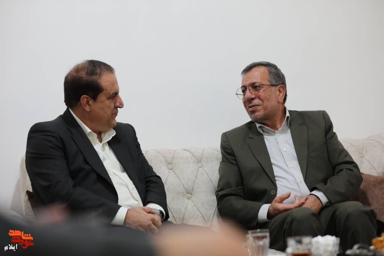 استاندار ایلام با آزاده سرافراز «محمدرضا فرجی» دیدار کرد؛ روایت ۱۰ سال صبر و مقاومت در اسارت استاندار ایلام با آزاده سرافراز «محمدرضا فرجی» دیدار کرد؛ روایت ۱۰ سال صبر و مقاومت در اسارت
