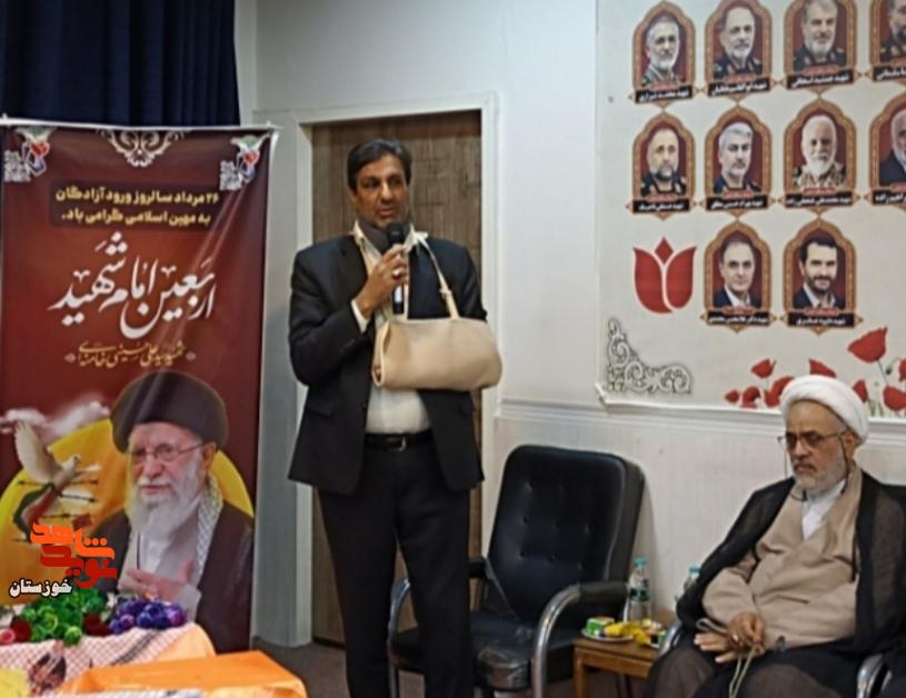 گزارش تصویری / دیدار صمیمی نماینده ولیفقیه در خوزستان با آزادگان سرافراز به مناسبت ۲۶ مرداد در اهواز گزارش تصویری / دیدار صمیمی نماینده ولیفقیه در خوزستان با آزادگان سرافراز به مناسبت ۲۶ مرداد در اهواز