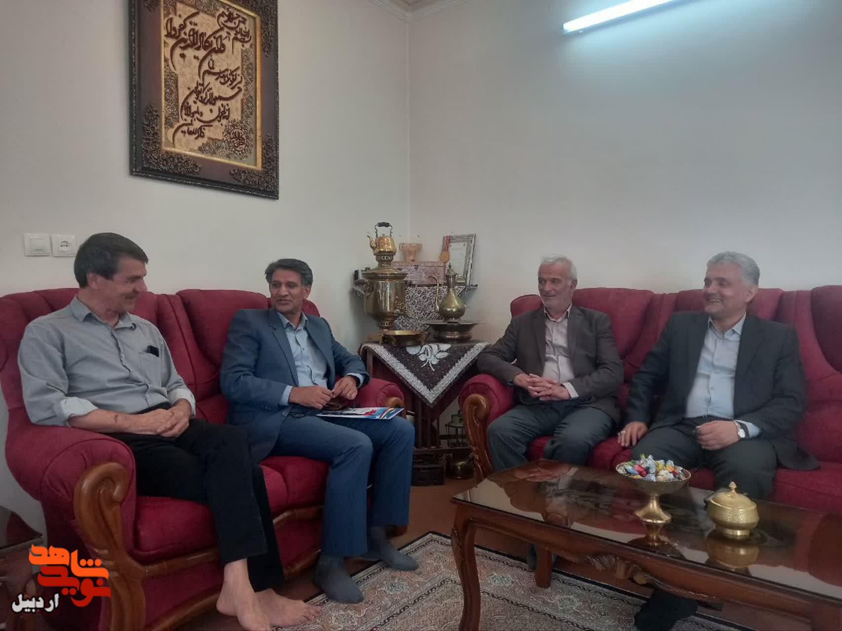 دیدار با آزادگان سرافراز و خانواده‌های آنان در اردبیل+ عکس