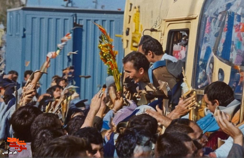آنسوی سالهای اسارت، آغوشی به نام ایران آنسوی سالهای اسارت، آغوشی به نام ایران