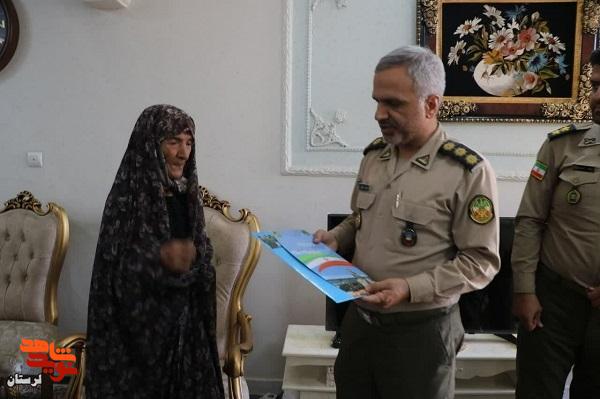 دیدار مسئولان بروجرد با خانواده های معظم شهدا و آزادگان دیدار مسئولان بروجرد با خانواده های معظم شهدا و آزادگان