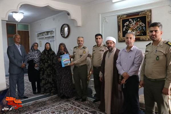 دیدار مسئولان بروجرد با خانواده های معظم شهدا و آزادگان دیدار مسئولان بروجرد با خانواده های معظم شهدا و آزادگان