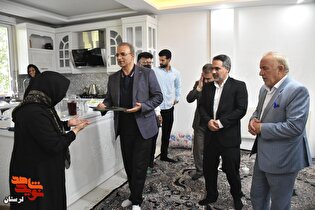 دیدار مدیرکل بنیاد شهید و امور ایثارگران لرستان با خانواده شهدای خرم‌آباد