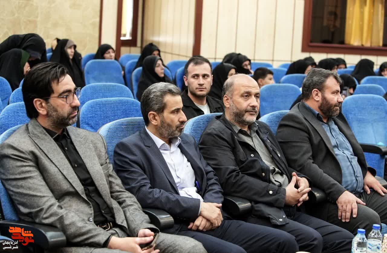 آیین تجلیل از خانوادههای شهدای جنگ تحمیلی ۱۲ روزه در تبریز آیین تجلیل از خانوادههای شهدای جنگ تحمیلی ۱۲ روزه در تبریز