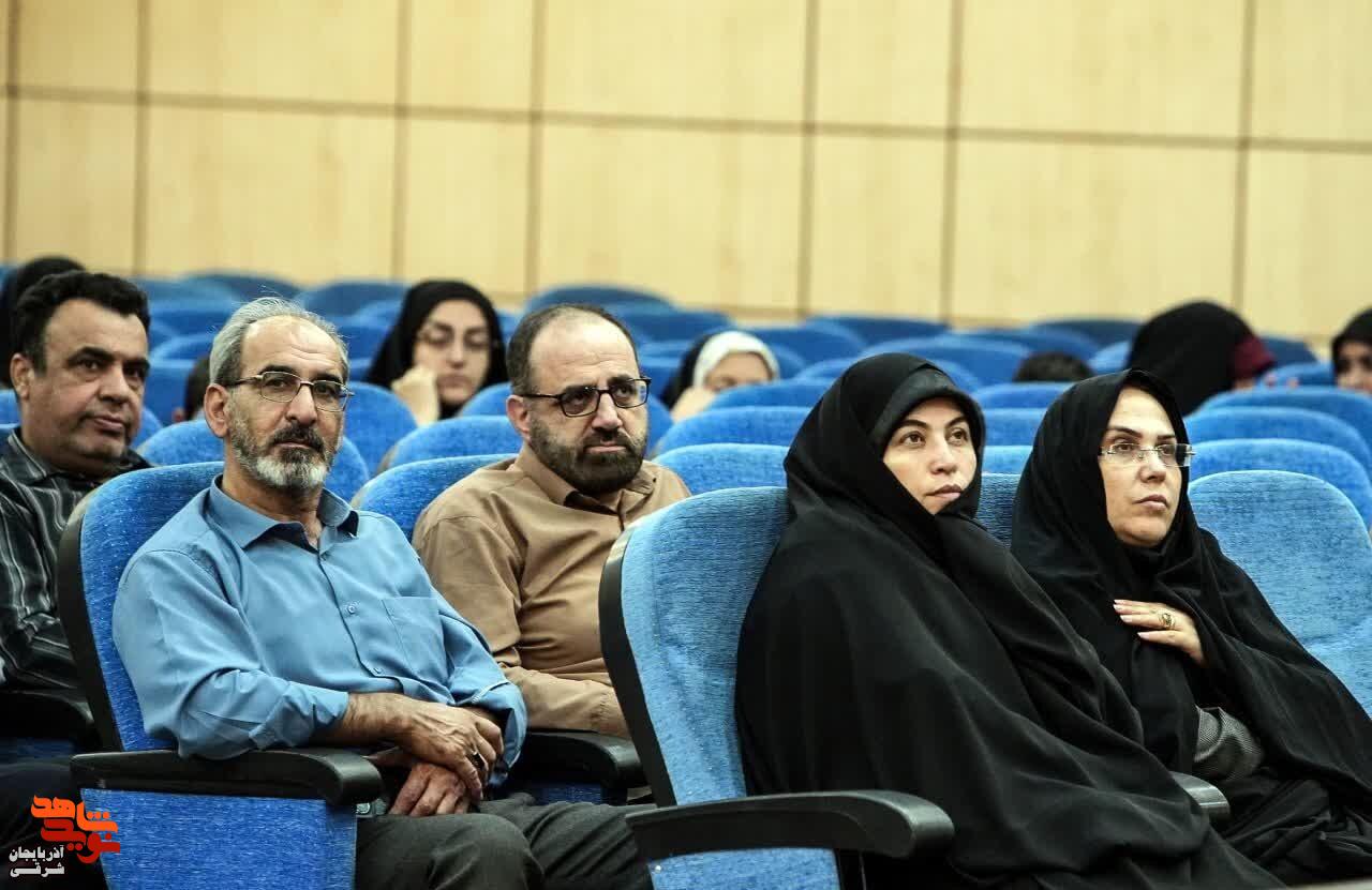 آیین تجلیل از خانوادههای شهدای جنگ تحمیلی ۱۲ روزه در تبریز آیین تجلیل از خانوادههای شهدای جنگ تحمیلی ۱۲ روزه در تبریز