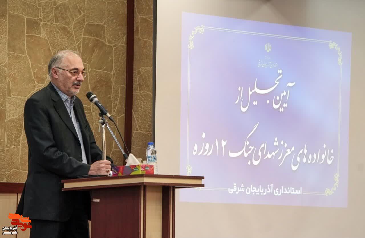 آیین تجلیل از خانوادههای شهدای جنگ تحمیلی ۱۲ روزه در تبریز آیین تجلیل از خانوادههای شهدای جنگ تحمیلی ۱۲ روزه در تبریز