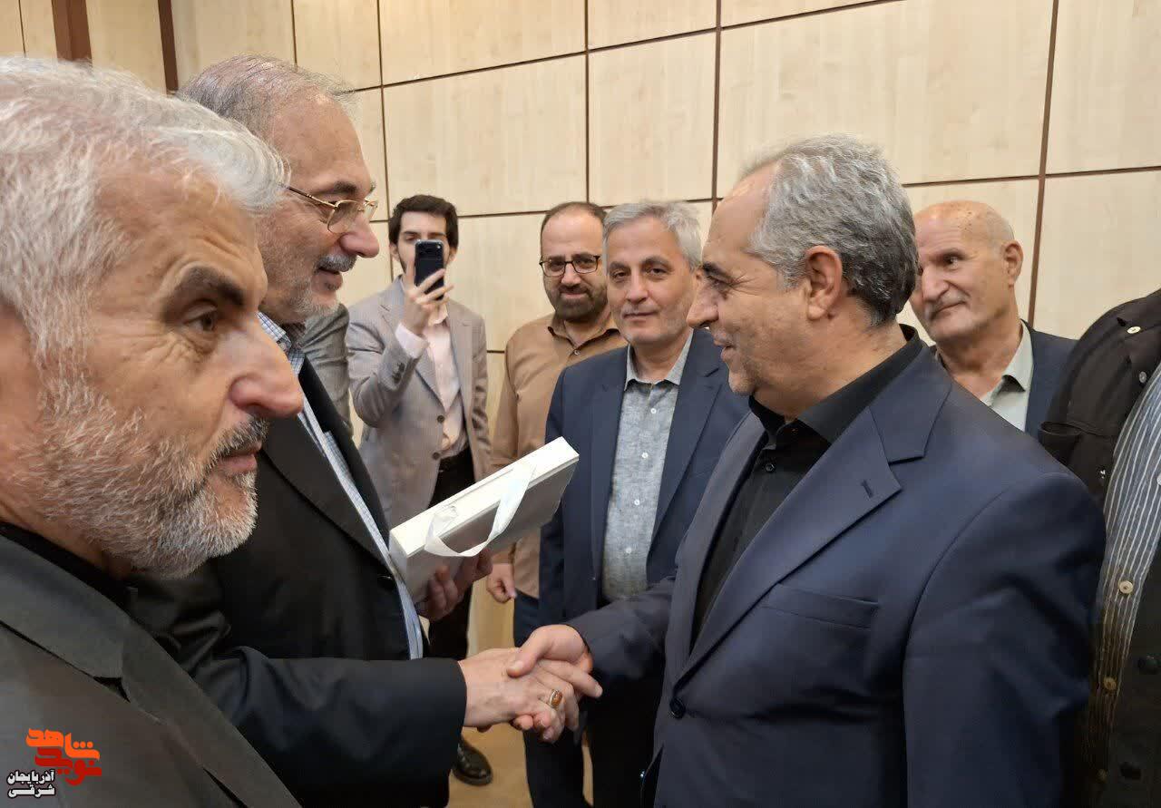 آیین تجلیل از خانوادههای شهدای جنگ تحمیلی ۱۲ روزه در تبریز آیین تجلیل از خانوادههای شهدای جنگ تحمیلی ۱۲ روزه در تبریز