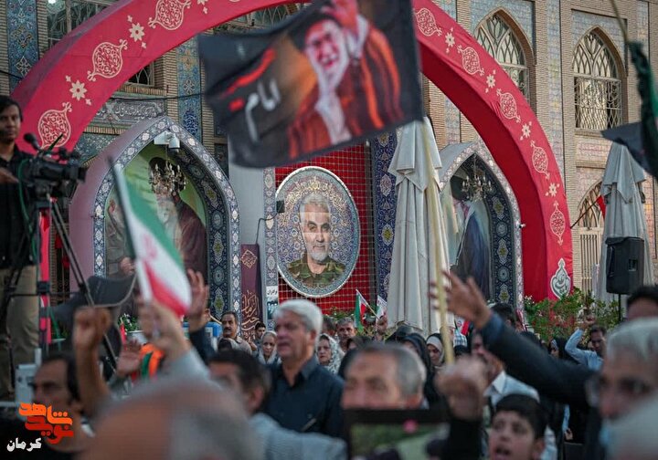 چهل روز پس از تدفین؛ گرامیداشت «آقای شهید ایران» در گلزار شهدای کرمان + تصاویر