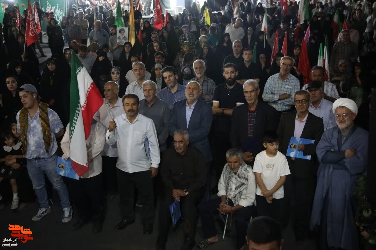 تجلیل از جمعی از آزادگان سرافراز در یکصد و هفتاد و یکمین تجمع شبانه «حماسه حضور و ایستادگی ایران قوی» در ارومیه تجلیل از جمعی از آزادگان سرافراز در یکصد و هفتاد و یکمین تجمع شبانه «حماسه حضور و ایستادگی ایران قوی» در ارومیه
