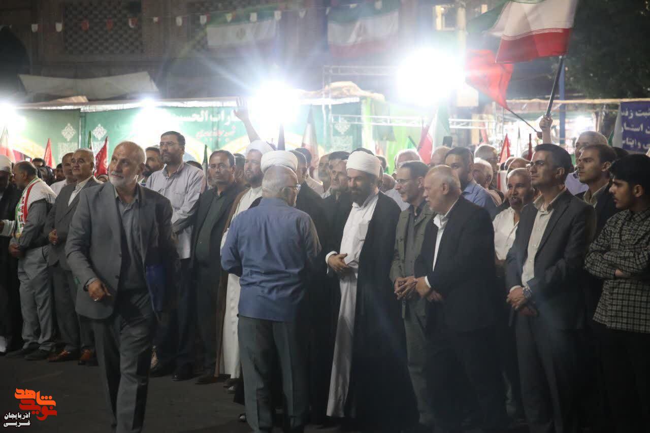 تجلیل از جمعی از آزادگان سرافراز در یکصد و هفتاد و یکمین تجمع شبانه «حماسه حضور و ایستادگی ایران قوی» در ارومیه تجلیل از جمعی از آزادگان سرافراز در یکصد و هفتاد و یکمین تجمع شبانه «حماسه حضور و ایستادگی ایران قوی» در ارومیه