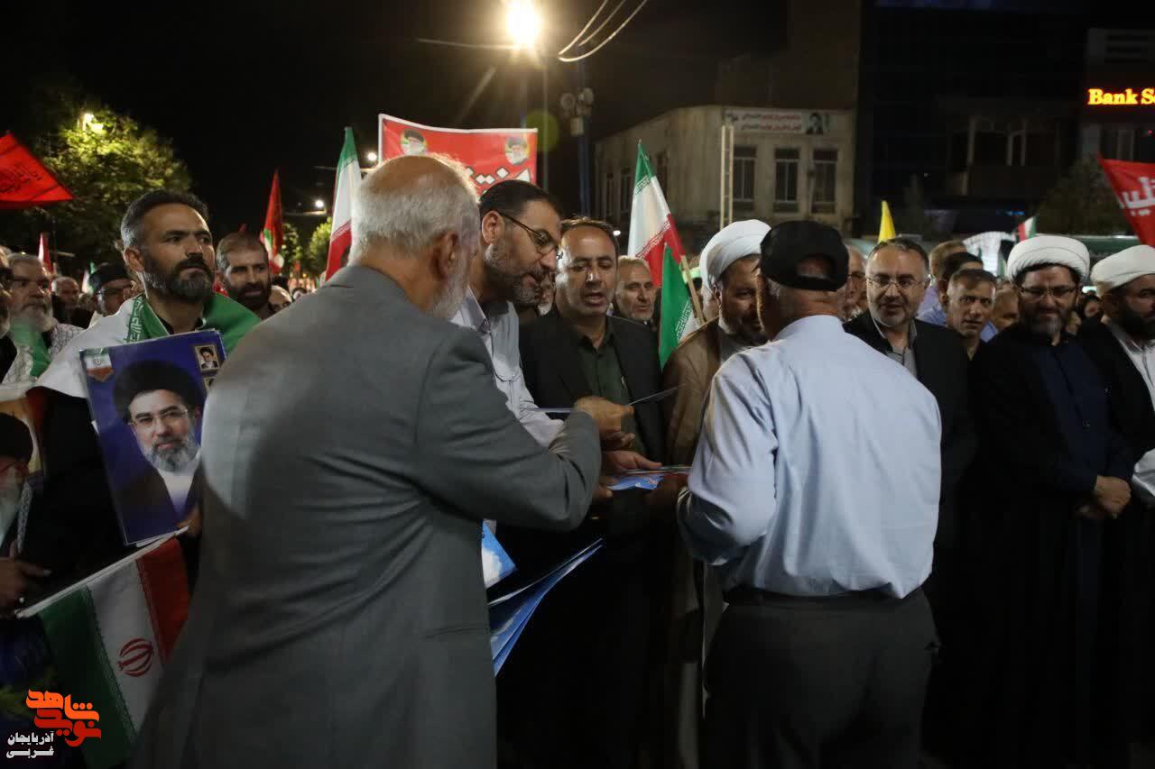 تجلیل از جمعی از آزادگان سرافراز در یکصد و هفتاد و یکمین تجمع شبانه «حماسه حضور و ایستادگی ایران قوی» در ارومیه تجلیل از جمعی از آزادگان سرافراز در یکصد و هفتاد و یکمین تجمع شبانه «حماسه حضور و ایستادگی ایران قوی» در ارومیه