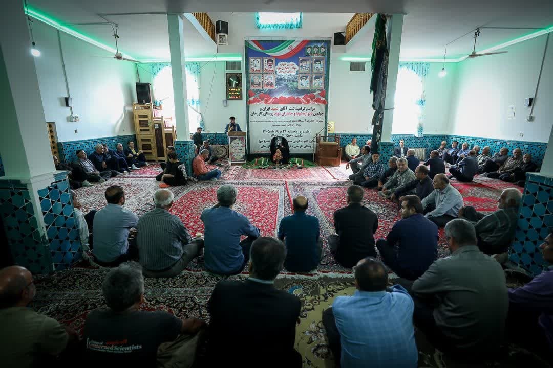 مراسم یادواره شهدای روستای گازرخان الموت برگزار شد مراسم یادواره شهدای روستای گازرخان الموت برگزار شد
