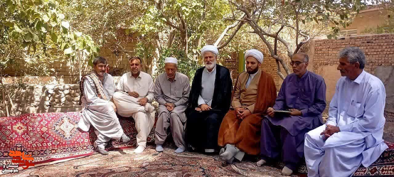 تجلیل از آزادگان سرافراز خاش با حضور مسئولان نظامی و اجرایی تجلیل از آزادگان سرافراز خاش با حضور مسئولان نظامی و اجرایی