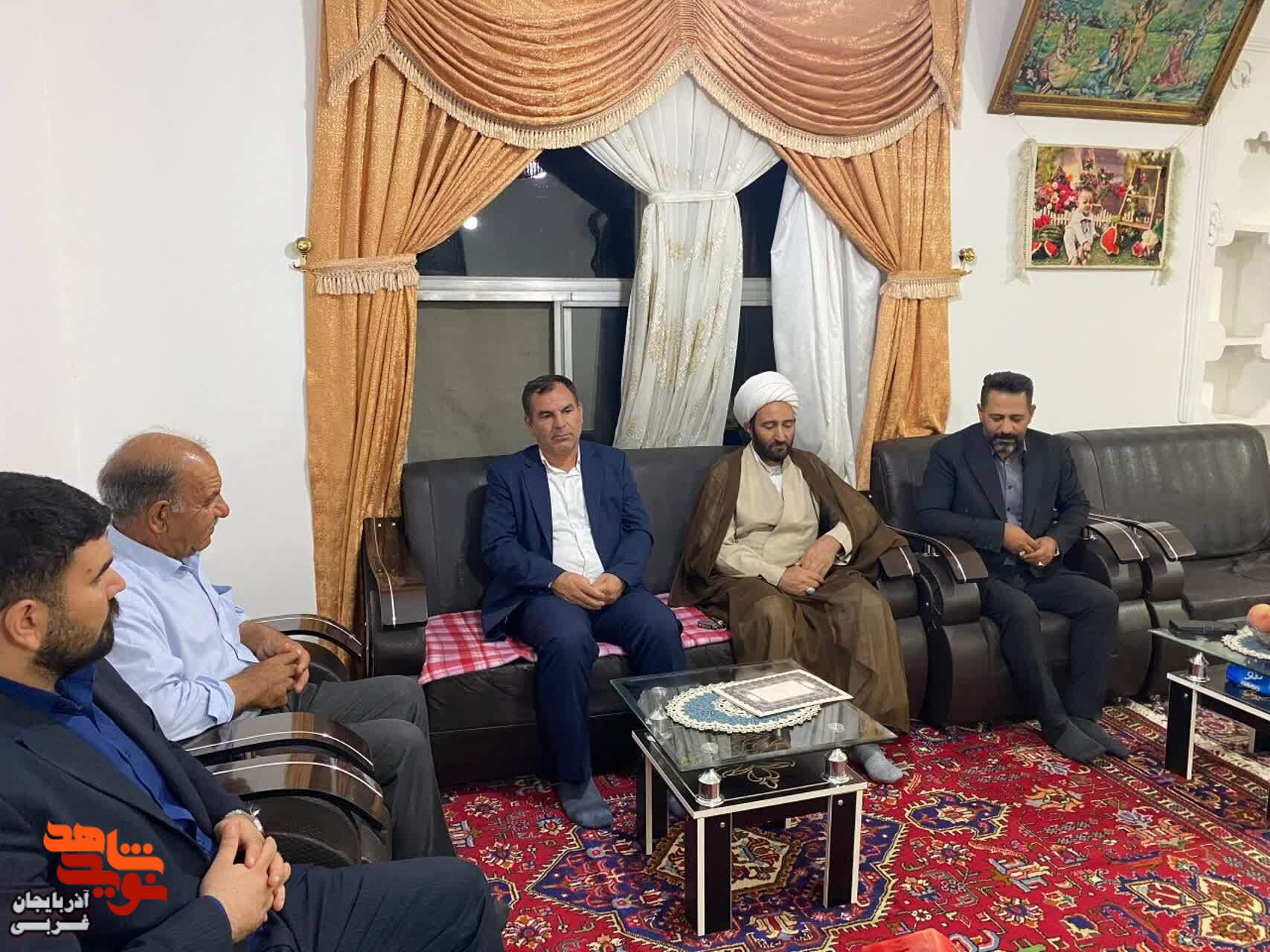 دیدار و دلجویی فرماندار میاندوآب از همسرشهید والا مقام دیدار و دلجویی فرماندار میاندوآب از همسرشهید والا مقام