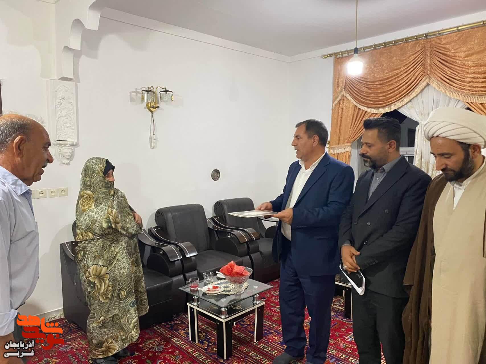 دیدار و دلجویی فرماندار میاندوآب از همسرشهید والا مقام دیدار و دلجویی فرماندار میاندوآب از همسرشهید والا مقام
