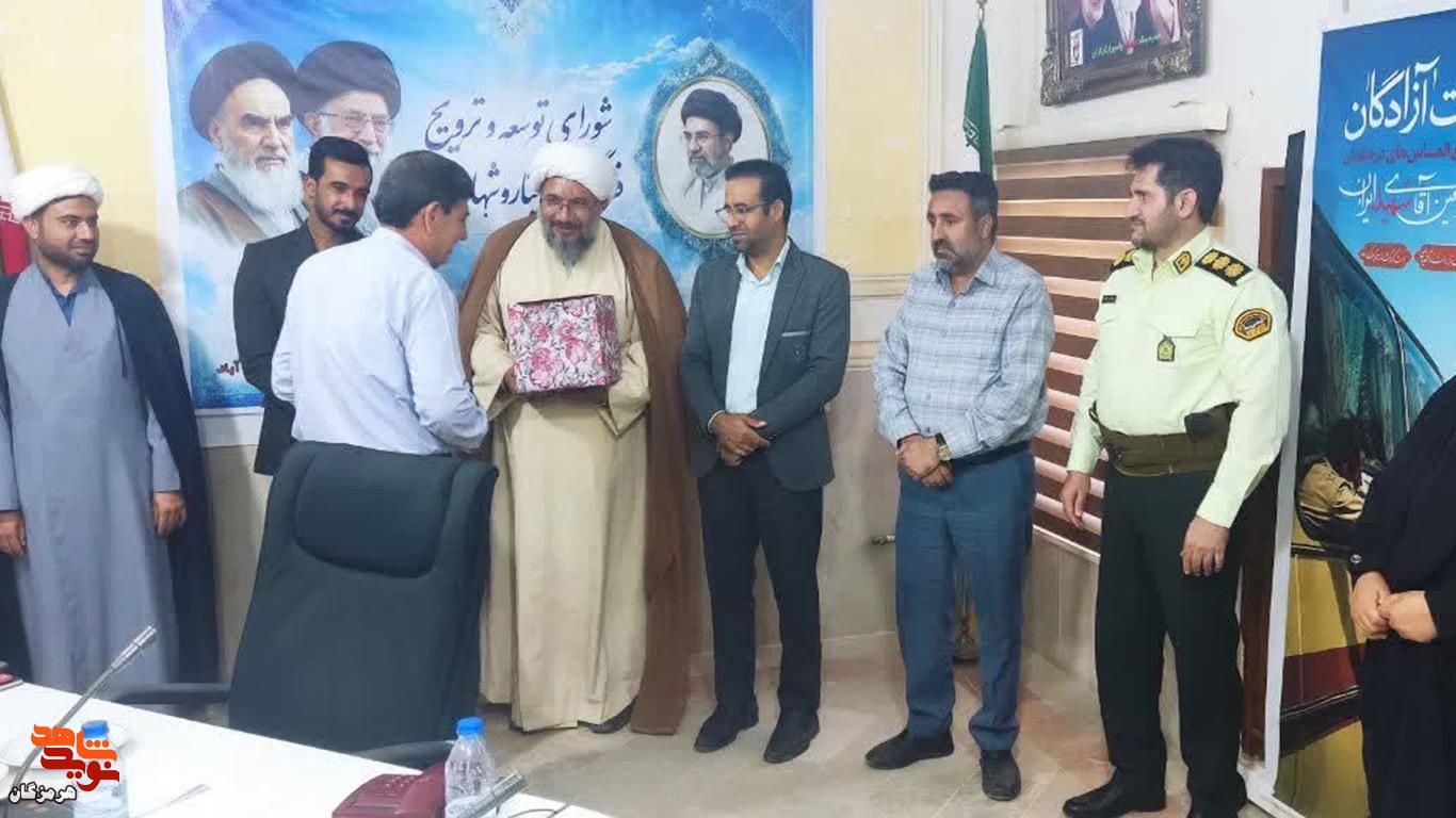 گرامیداشت سالروز ورود آزادگان به میهن اسلامی در حاجیآباد گرامیداشت سالروز ورود آزادگان به میهن اسلامی در حاجیآباد