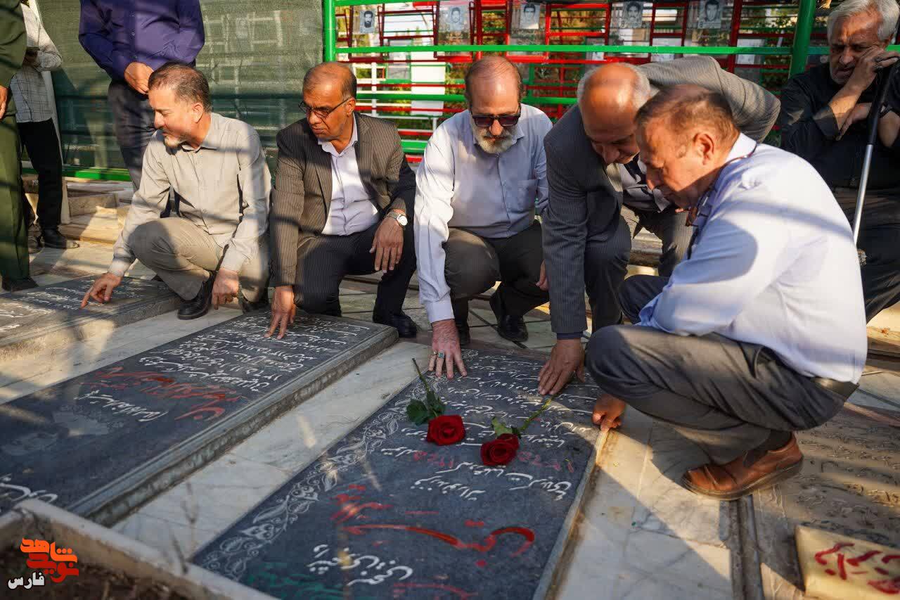 گلباران ۱۶۳ مزار شهید غریب در استان فارس گلباران ۱۶۳ مزار شهید غریب در استان فارس