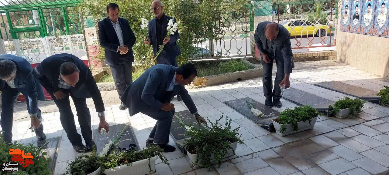 تجدید میثاق مدیران دستگاههای تابعه وزارت تعاون، کار و رفاه اجتماعی با آرمانهای شهدا در زاهدان تجدید میثاق مدیران دستگاههای تابعه وزارت تعاون، کار و رفاه اجتماعی با آرمانهای شهدا در زاهدان