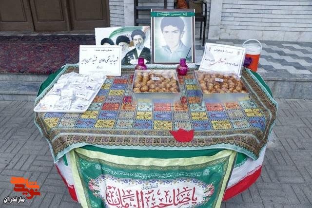 عطرافشانی معنوی در میعادگاه نماز جمعه؛ «ایستگاه رزق شهدایی» در میاندورود برپا شد
