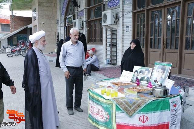 عطرافشانی معنوی در میعادگاه نماز جمعه؛ «ایستگاه رزق شهدایی» در میاندورود برپا شد