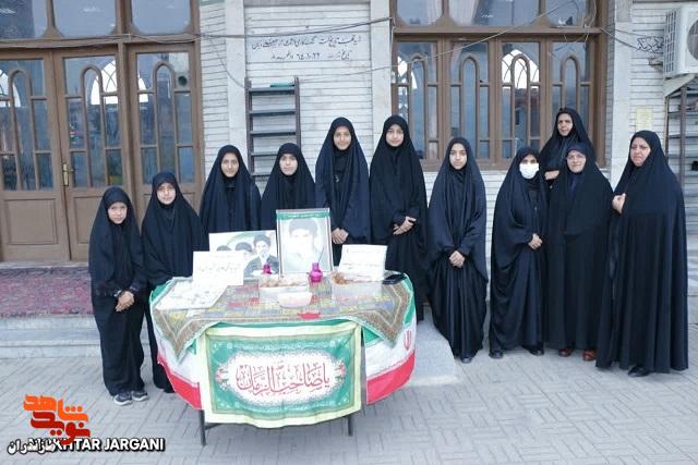 عطرافشانی معنوی در میعادگاه نماز جمعه؛ «ایستگاه رزق شهدایی» در میاندورود برپا شد