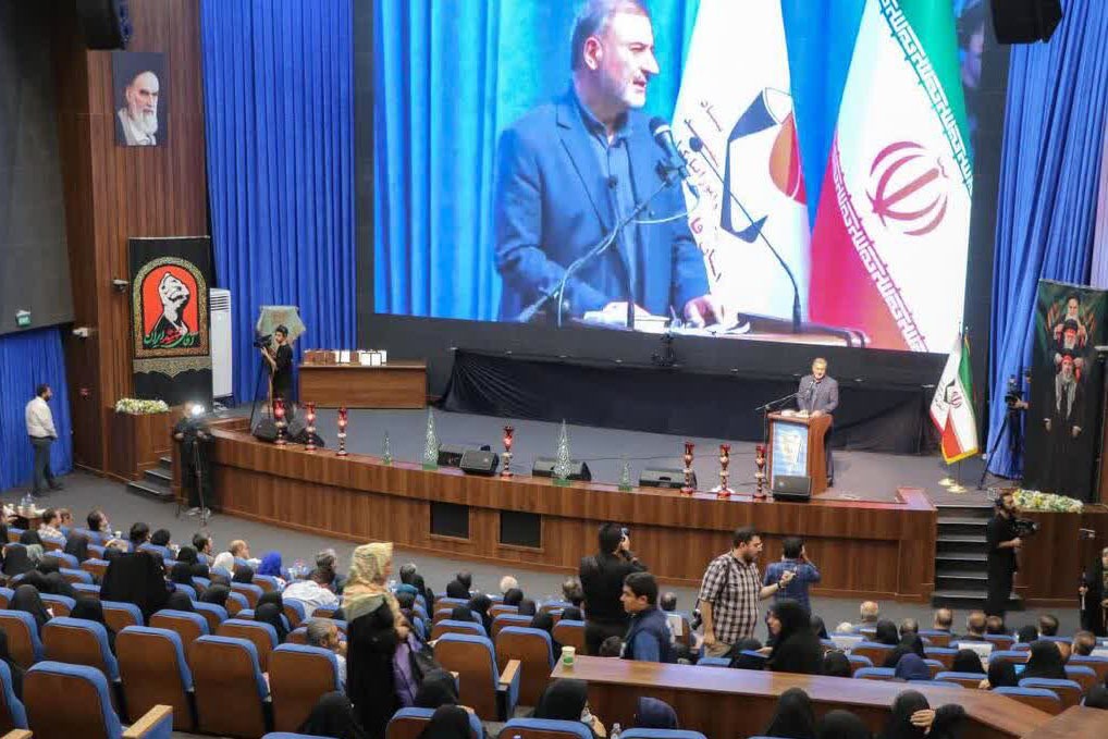 درخشش شاعر گیلانی در دهمین کنگره ملی شعر ایثار درخشش شاعر گیلانی در دهمین کنگره ملی شعر ایثار
