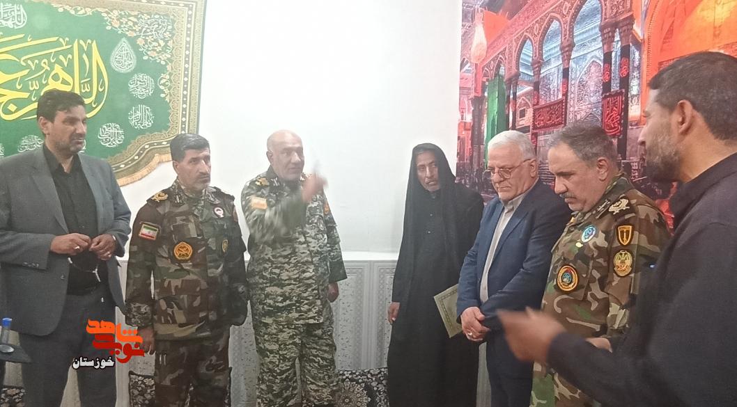 دیدار جانشین فرمانده نزاجا با خانواده‌های شهید «مهدی چراغپور» و «حامد شریفی» در اهواز