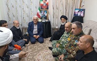 دیدار جانشین فرمانده نزاجا با خانواده‌های شهید «مهدی چراغپور» و «حامد شریفی» در اهواز