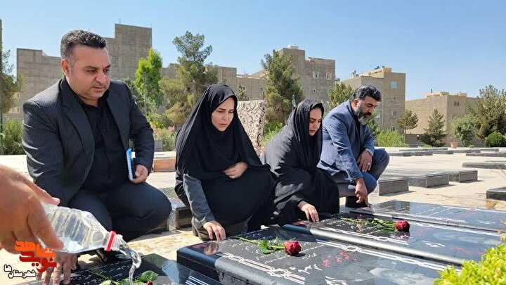 ادای احترام سرپرست بنیاد شهرستان‌های استان تهران به مقام شامخ شهدای امامزاده عقیل(ع) اسلامشهر