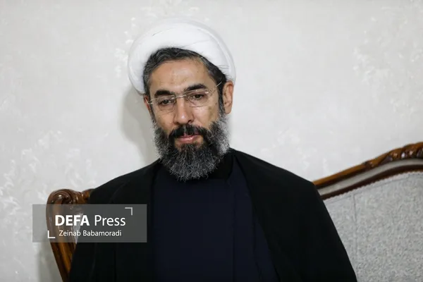 دیدار جمعی از اعضای دفتر حفظ و نشر آثار رهبر شهید انقلاب اسلامی با خانواده شهید حاجیزاده دیدار جمعی از اعضای دفتر حفظ و نشر آثار رهبر شهید انقلاب اسلامی با خانواده شهید حاجیزاده