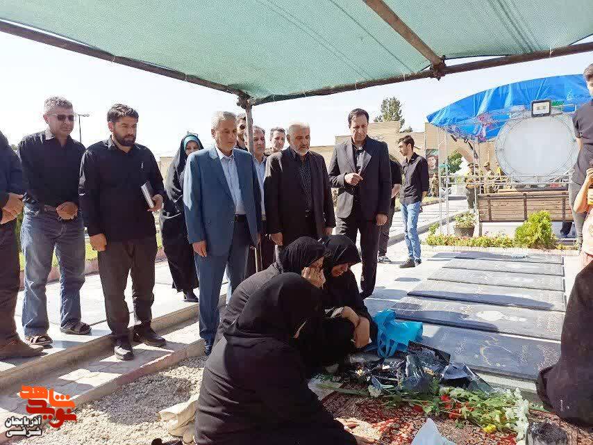 غبارروبی و عطرافشانی مزار شهدای مراغه برگزار شد