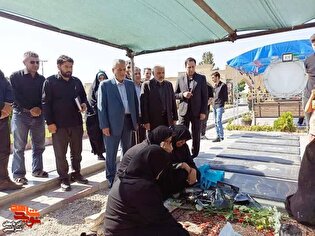 غبارروبی و عطرافشانی مزار شهدای مراغه برگزار شد